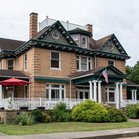 Elk River Hotel & Cafe Sutton Екстер'єр фото