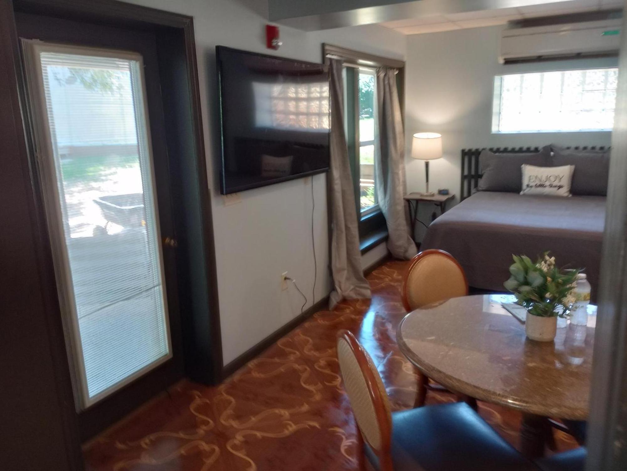 Elk River Hotel & Cafe Sutton Екстер'єр фото