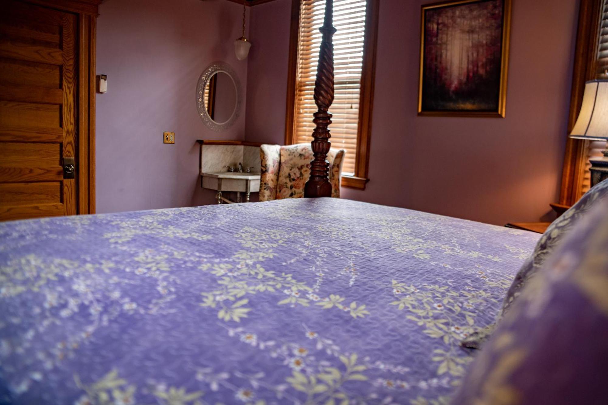 Elk River Hotel & Cafe Sutton Екстер'єр фото