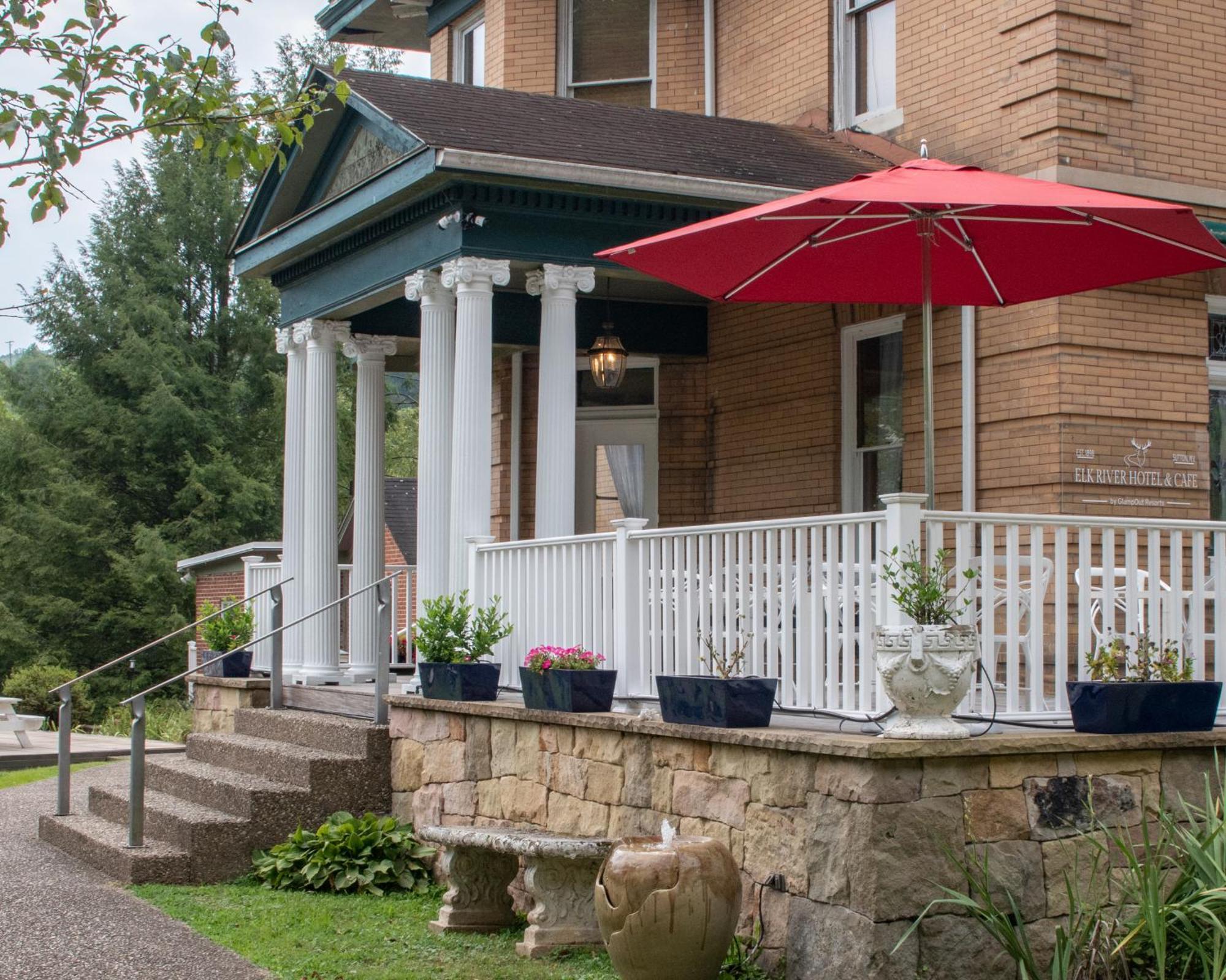 Elk River Hotel & Cafe Sutton Екстер'єр фото